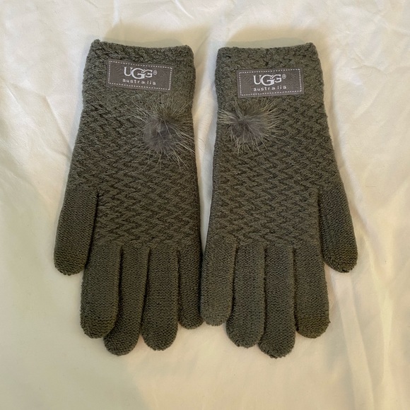 UGG Accessories - UGG! KNITTED GLOVES